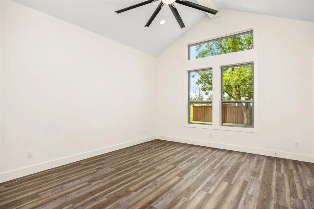 2184 Middlewood Circle Granbury, TX 76049