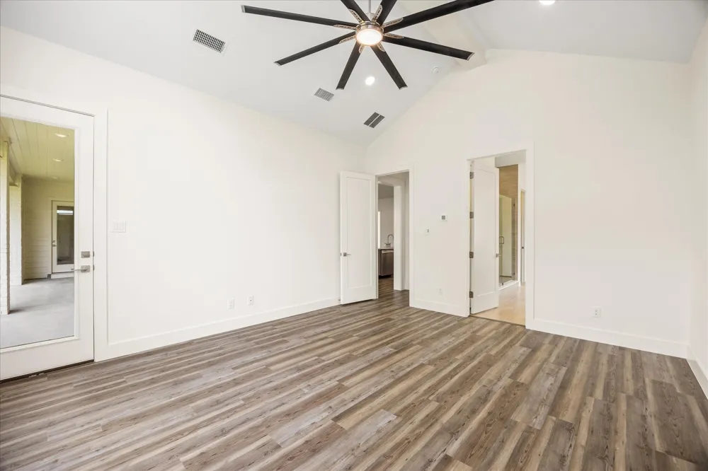 2184 Middlewood Circle Granbury, TX 76049