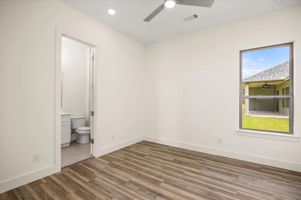 2184 Middlewood Circle Granbury, TX 76049