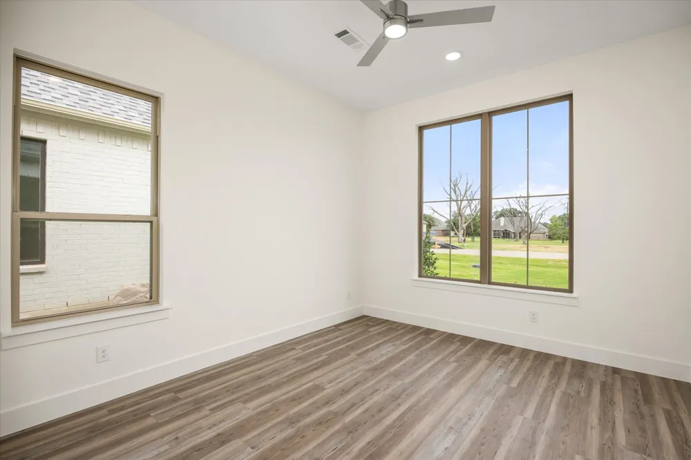 2184 Middlewood Circle Granbury, TX 76049