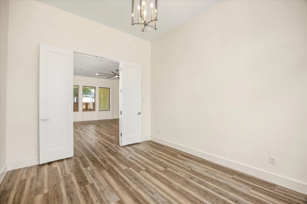 2184 Middlewood Circle Granbury, TX 76049