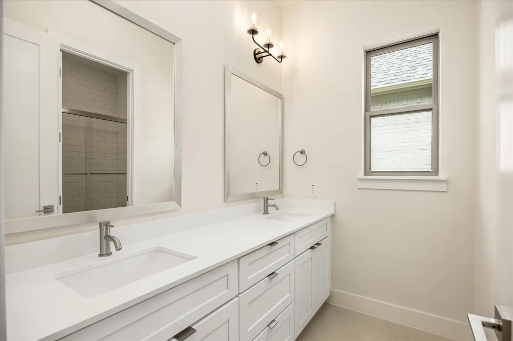 2184 Middlewood Circle Granbury, TX 76049