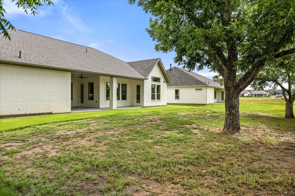 2184 Middlewood Circle Granbury, TX 76049