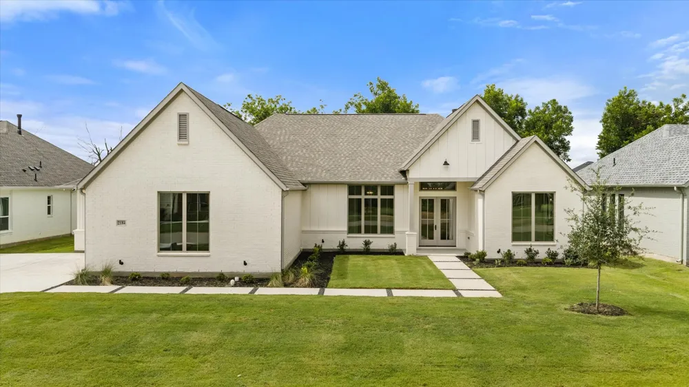 2184 Middlewood Circle Granbury, TX 76049