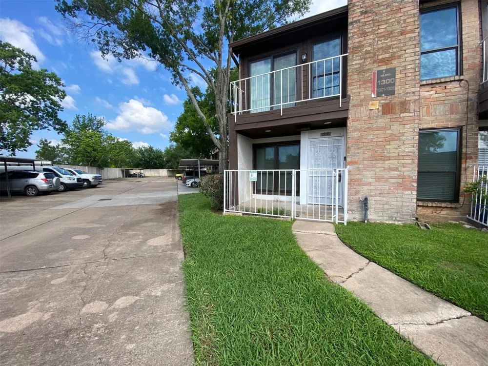 6633 W Airport Boulevard #1308 Houston, TX 77035