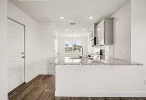 19 Greenbriar Loop Angleton, TX 77515
