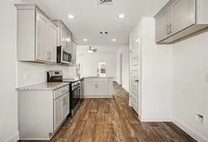 19 Greenbriar Loop Angleton, TX 77515