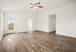 19 Greenbriar Loop Angleton, TX 77515