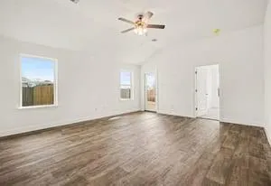 19 Greenbriar Loop Angleton, TX 77515