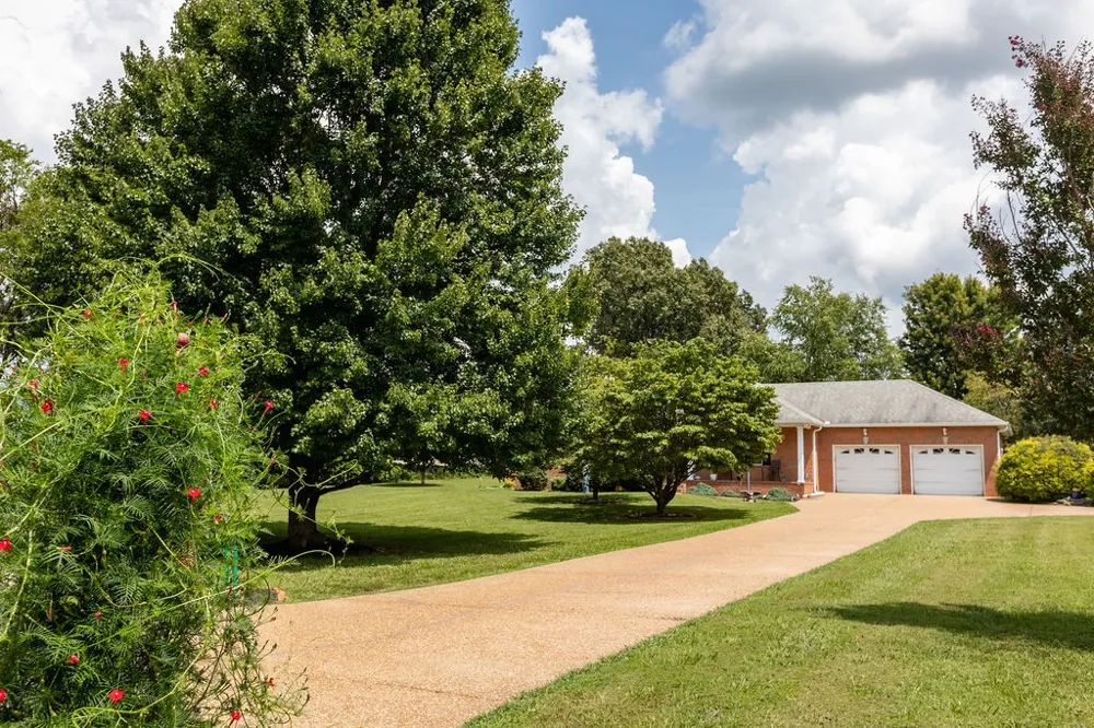 1004 Deann Ct Cottontown, TN 37048