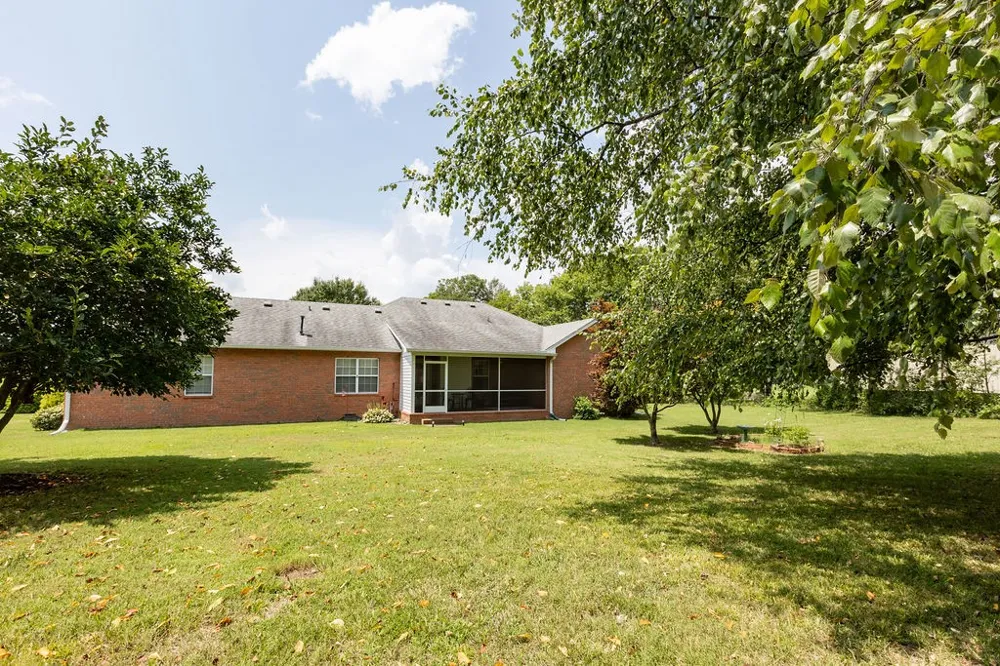 1004 Deann Ct Cottontown, TN 37048