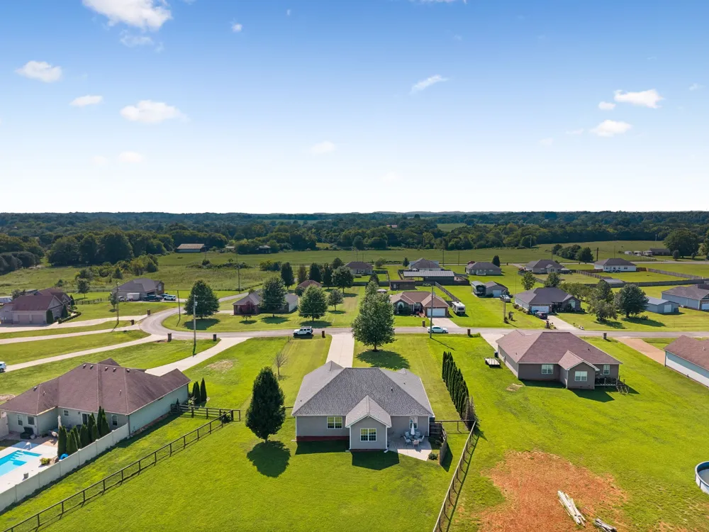 1361 Volunteer Ln Lewisburg, TN 37091
