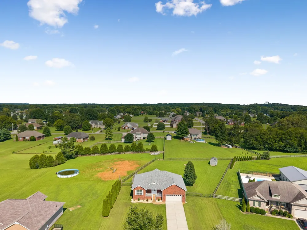 1361 Volunteer Ln Lewisburg, TN 37091