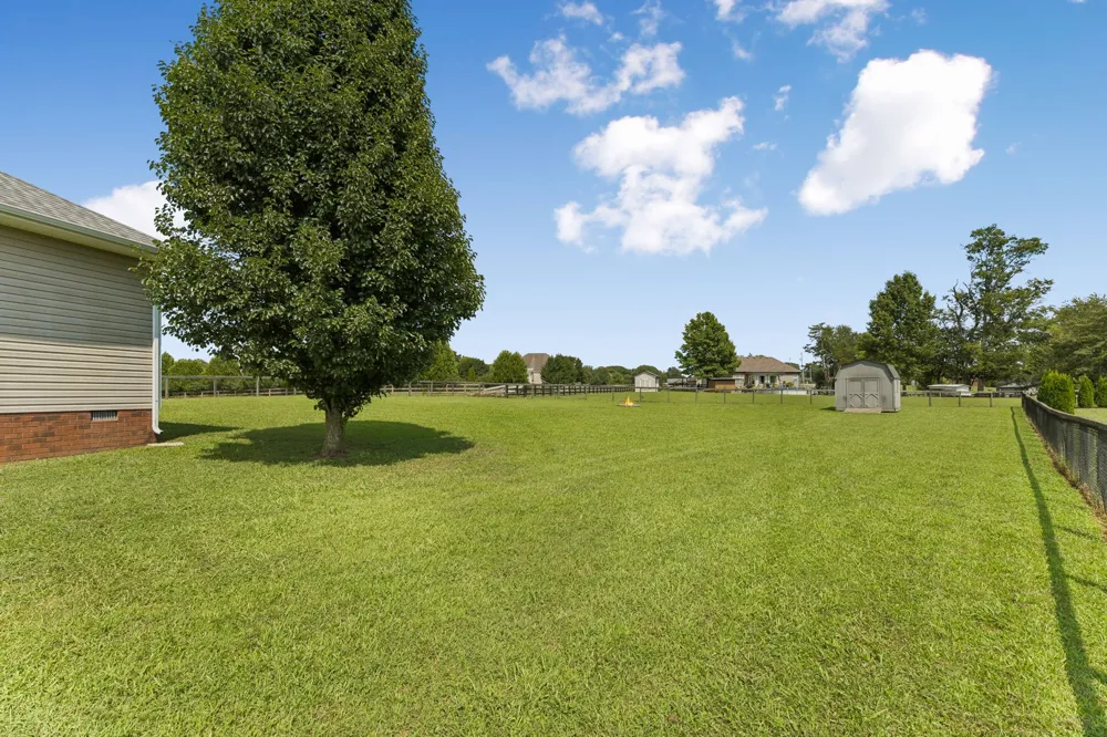 1361 Volunteer Ln Lewisburg, TN 37091