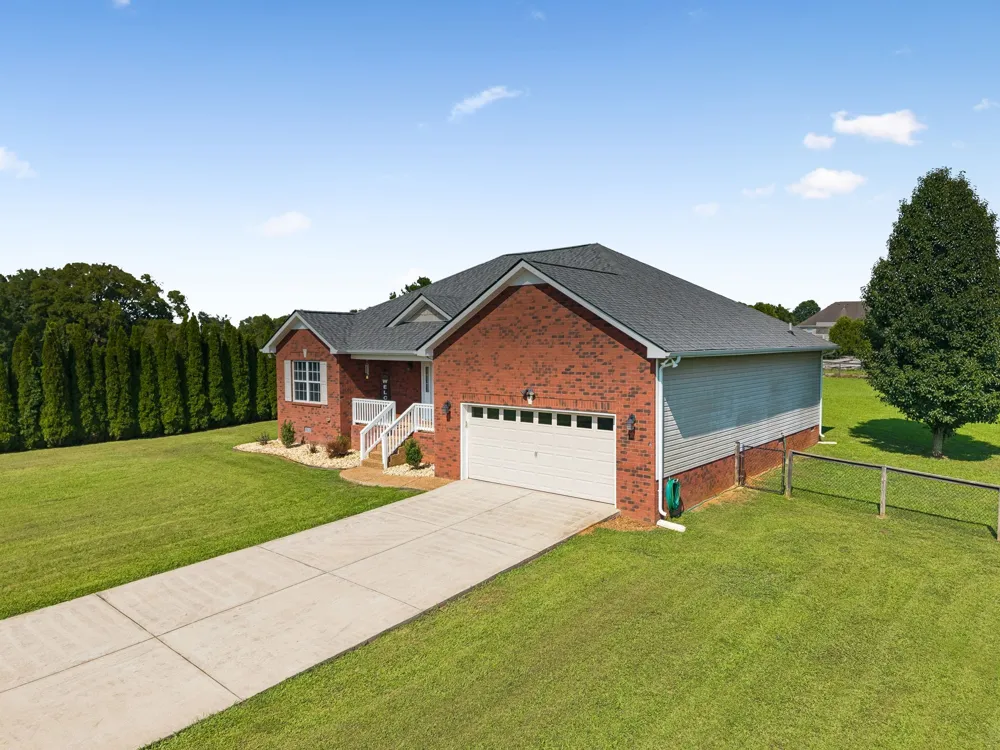 1361 Volunteer Ln Lewisburg, TN 37091