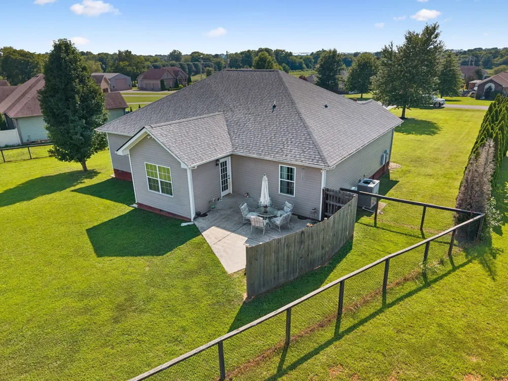 1361 Volunteer Ln Lewisburg, TN 37091