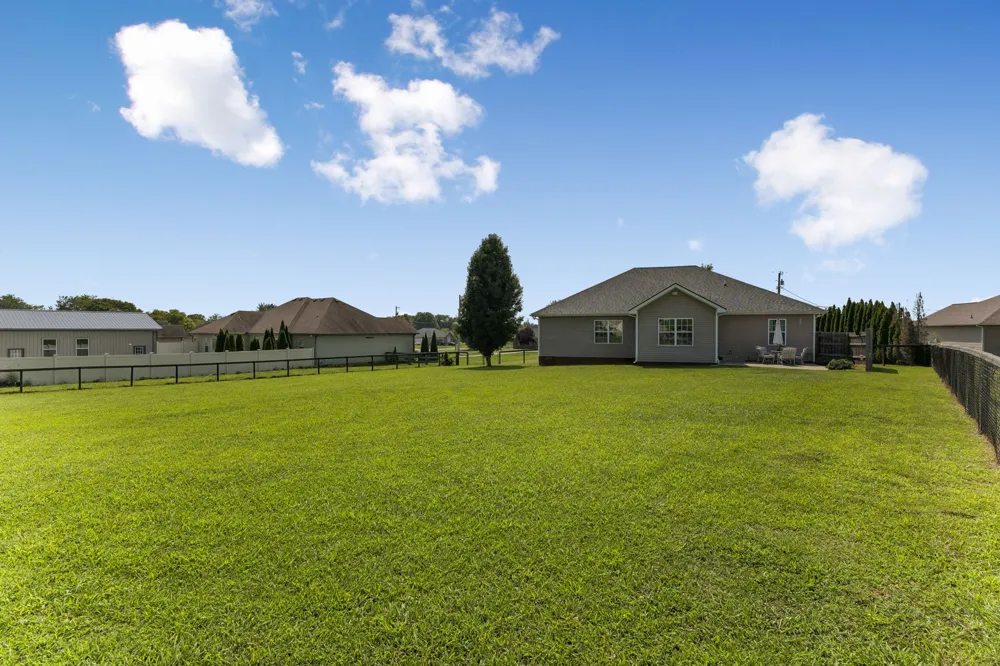 1361 Volunteer Ln Lewisburg, TN 37091