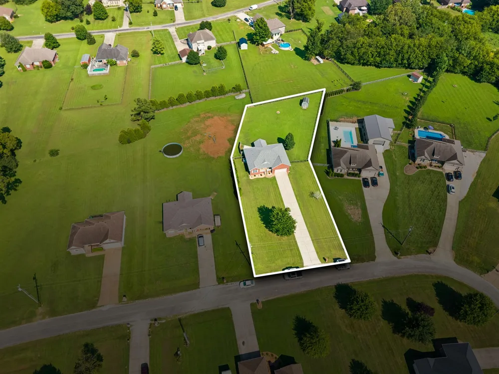1361 Volunteer Ln Lewisburg, TN 37091