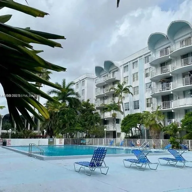 492 NW 165th St Rd #C-415 Miami, FL 33169