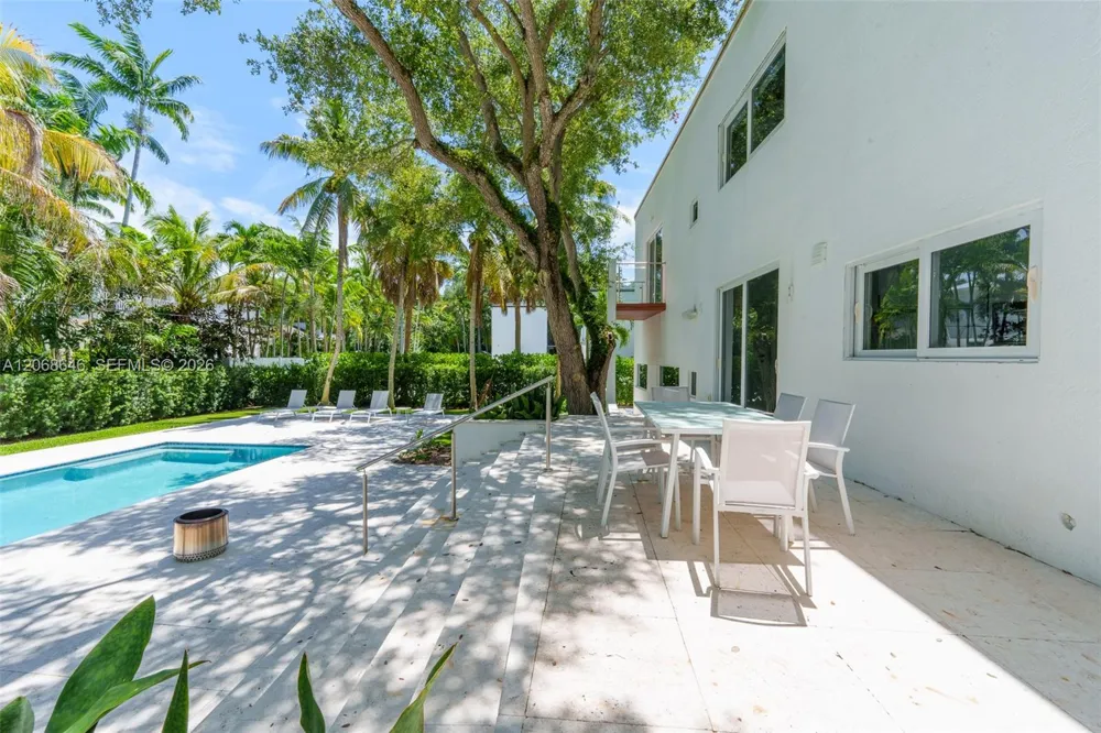 7277 SW 165th St Palmetto Bay, FL 33157
