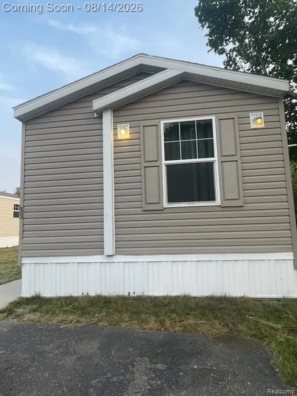 33 Hummingbird Drive Orion Charter Township, MI 48359