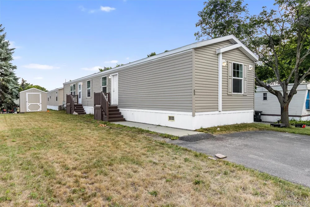 33 Hummingbird Drive Orion Charter Township, MI 48359