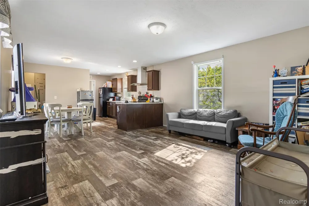 33 Hummingbird Drive Orion Charter Township, MI 48359