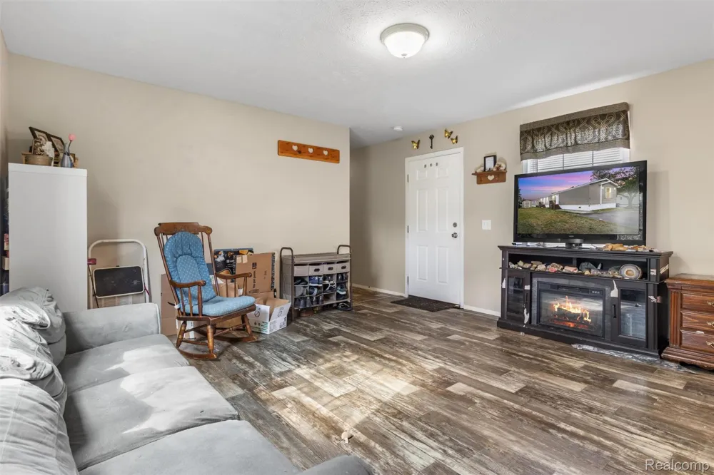 33 Hummingbird Drive Orion Charter Township, MI 48359