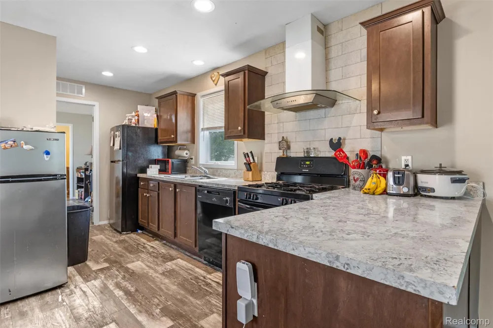 33 Hummingbird Drive Orion Charter Township, MI 48359