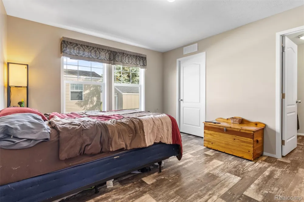 33 Hummingbird Drive Orion Charter Township, MI 48359