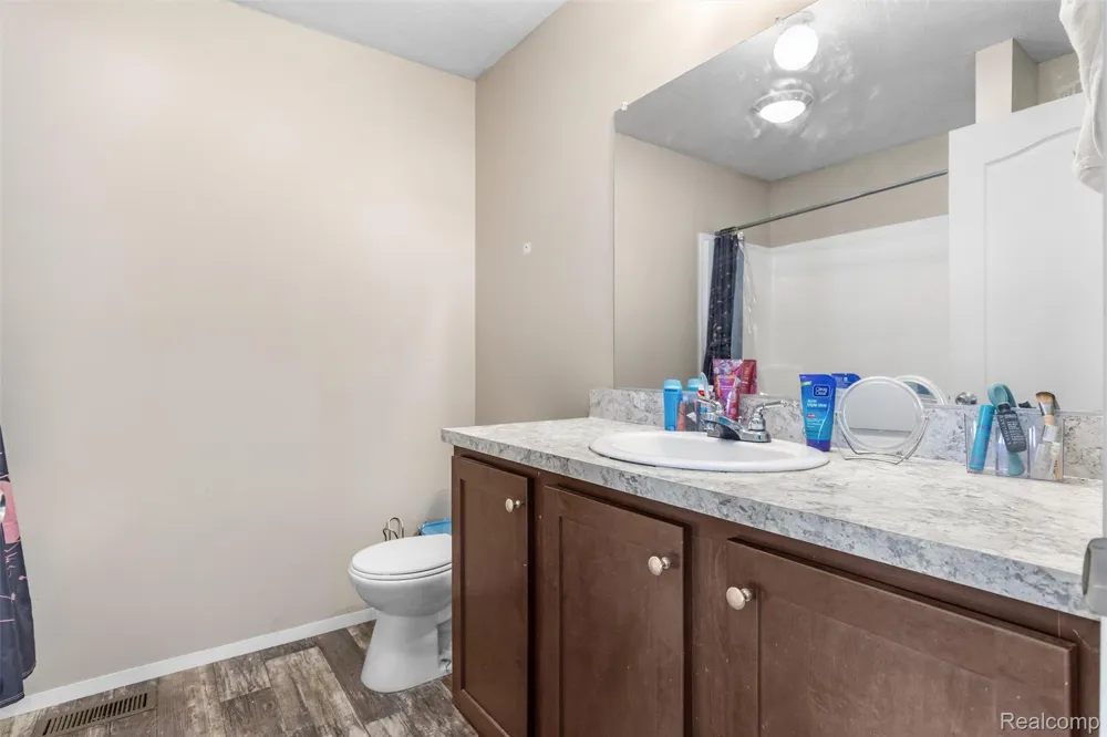 33 Hummingbird Drive Orion Charter Township, MI 48359