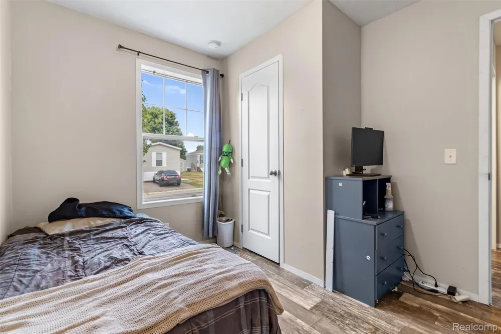 33 Hummingbird Drive Orion Charter Township, MI 48359
