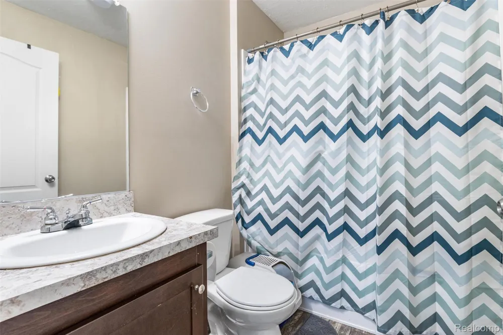 33 Hummingbird Drive Orion Charter Township, MI 48359