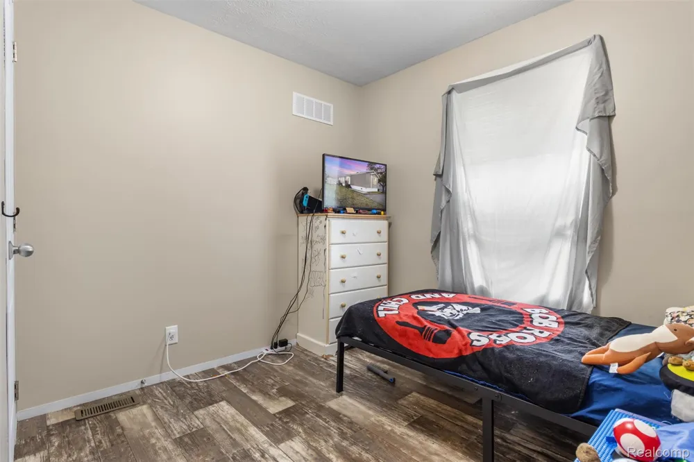 33 Hummingbird Drive Orion Charter Township, MI 48359