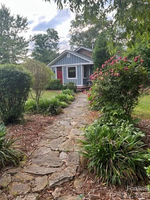 325 Ewbank Road Etowah, NC 28729