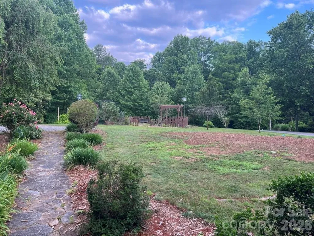 325 Ewbank Road Etowah, NC 28729