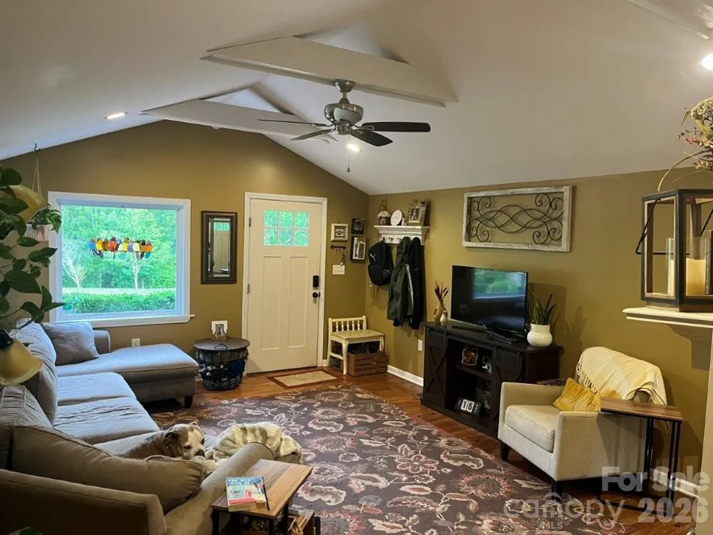 325 Ewbank Road Etowah, NC 28729