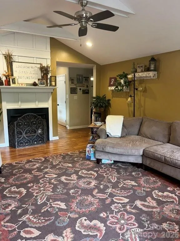 325 Ewbank Road Etowah, NC 28729