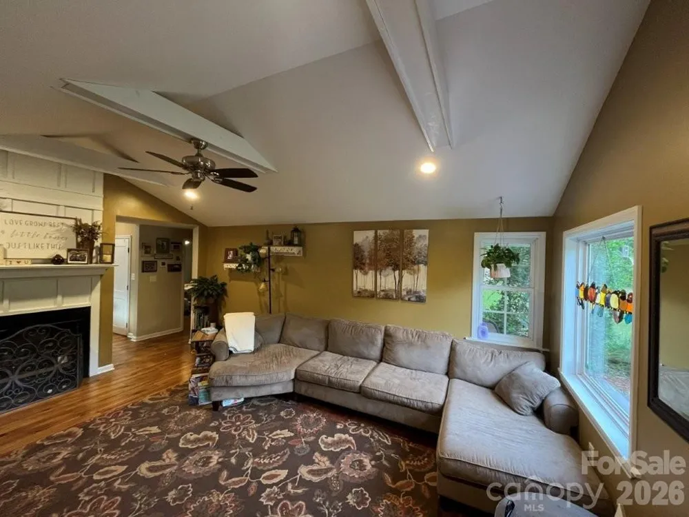 325 Ewbank Road Etowah, NC 28729