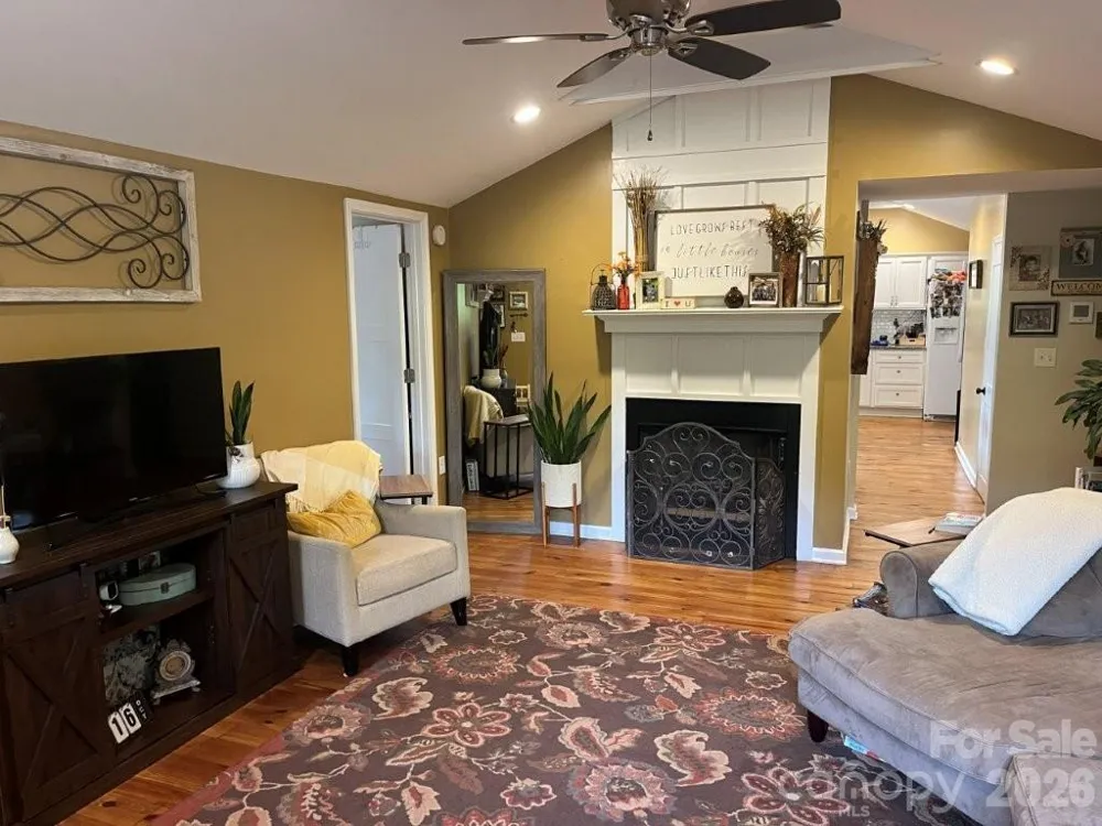 325 Ewbank Road Etowah, NC 28729