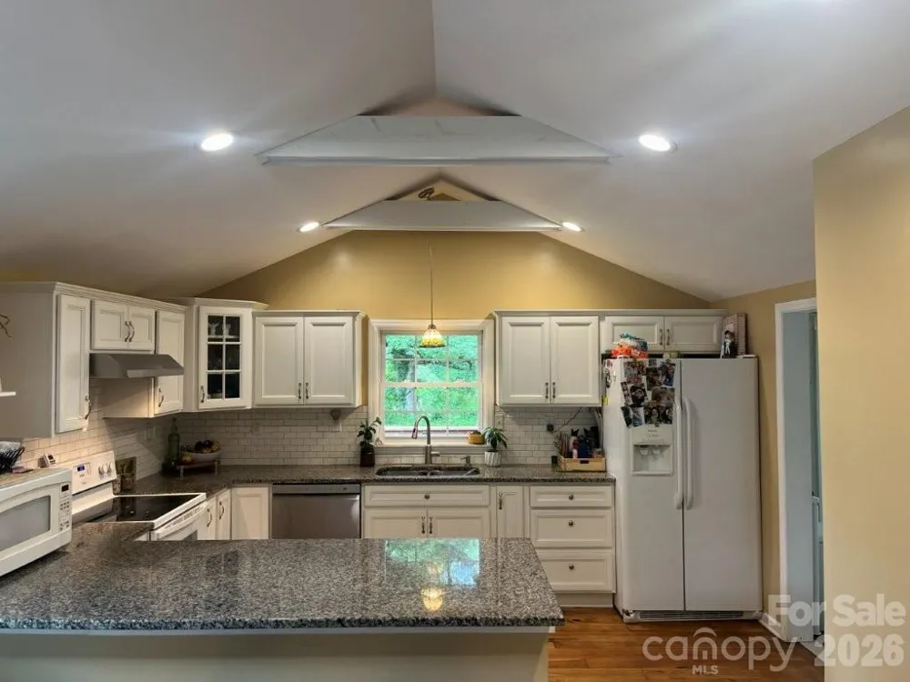 325 Ewbank Road Etowah, NC 28729