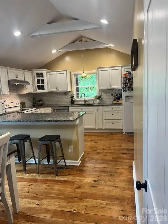 325 Ewbank Road Etowah, NC 28729