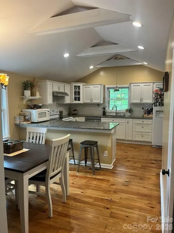 325 Ewbank Road Etowah, NC 28729