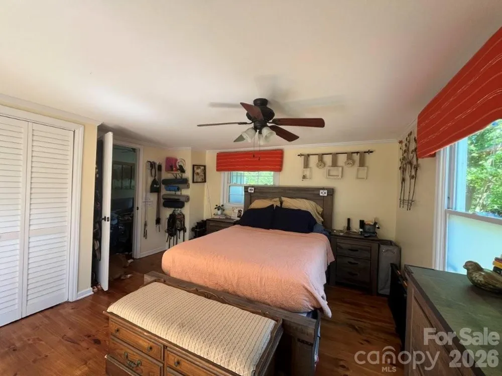 325 Ewbank Road Etowah, NC 28729