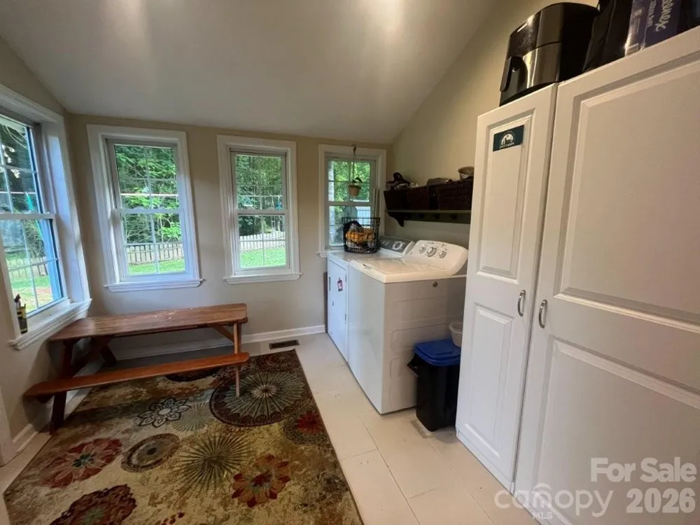 325 Ewbank Road Etowah, NC 28729