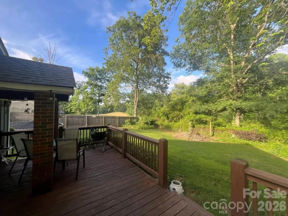 325 Ewbank Road Etowah, NC 28729