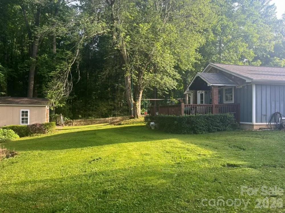 325 Ewbank Road Etowah, NC 28729