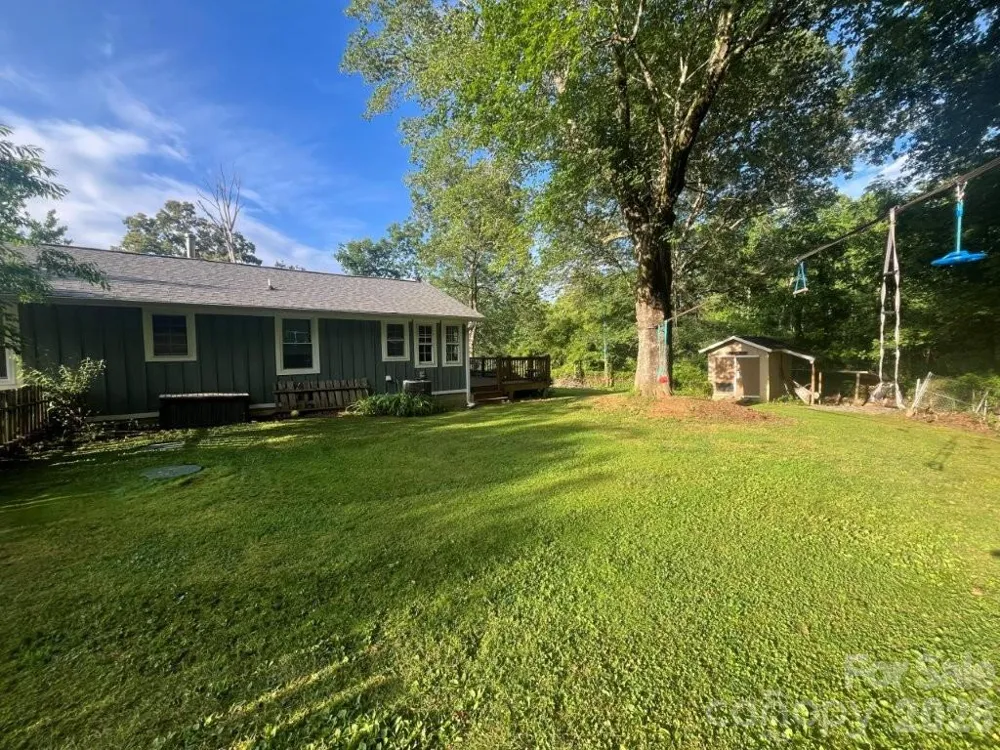 325 Ewbank Road Etowah, NC 28729