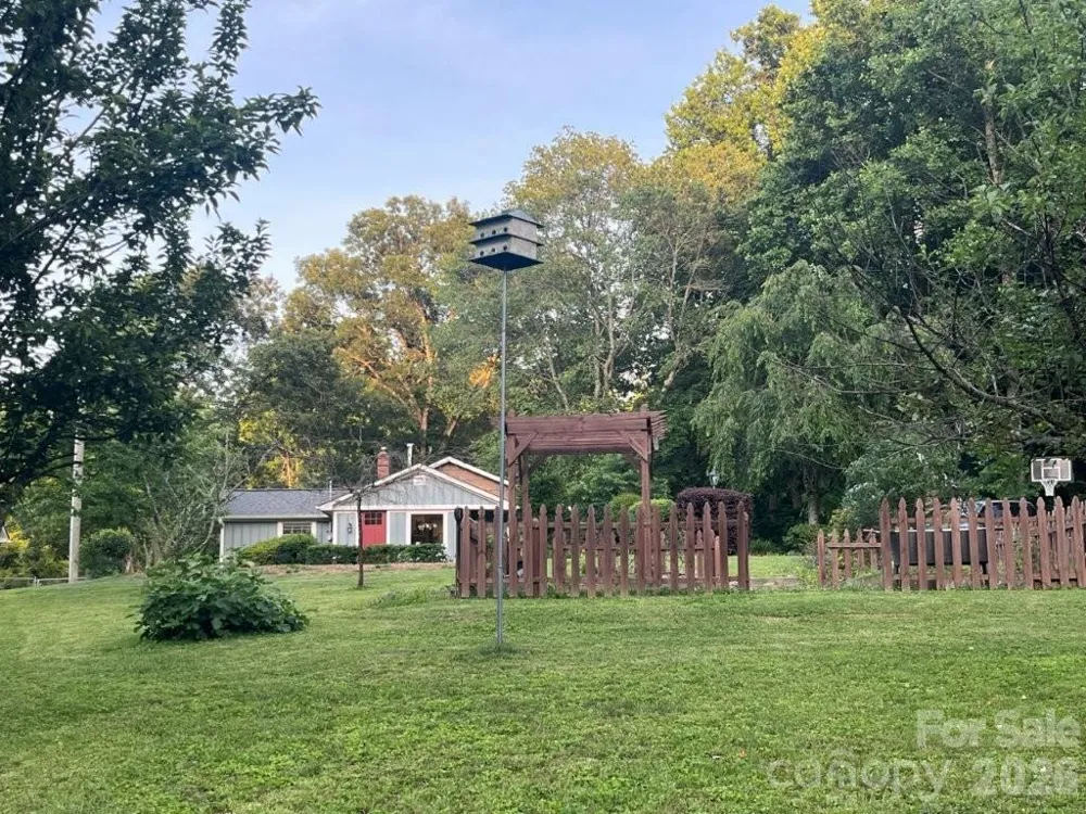 325 Ewbank Road Etowah, NC 28729
