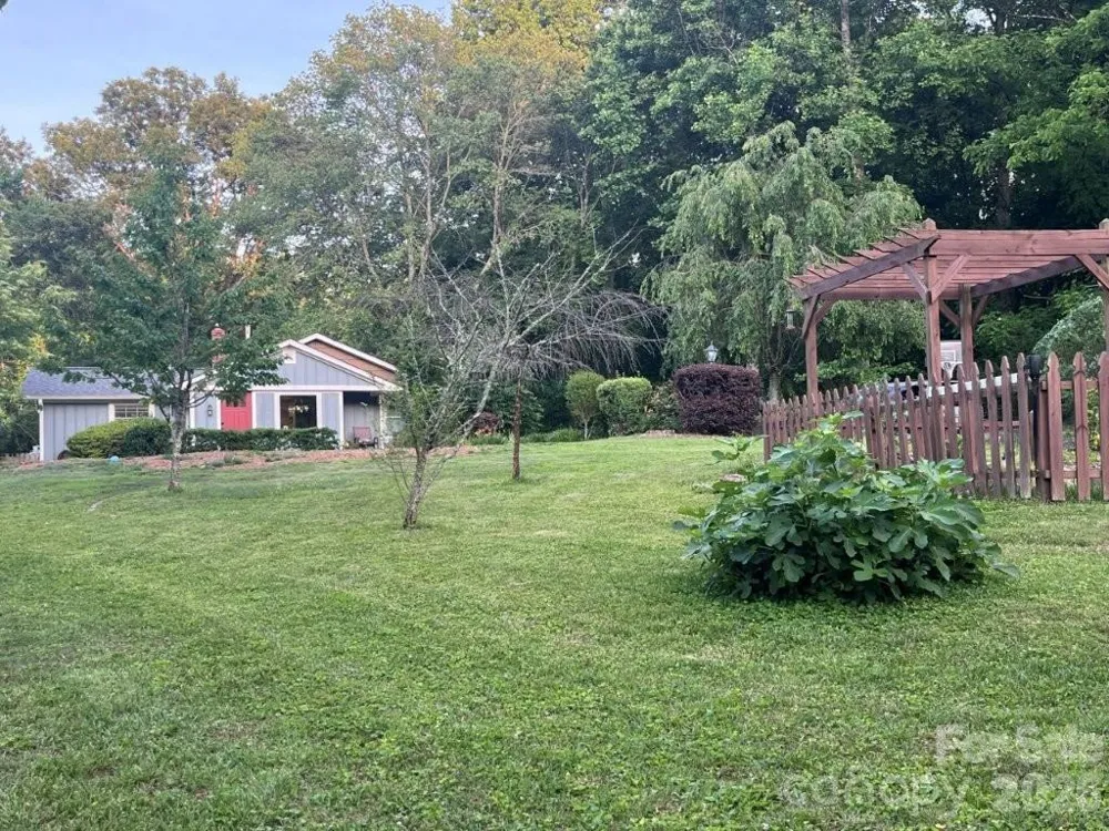 325 Ewbank Road Etowah, NC 28729
